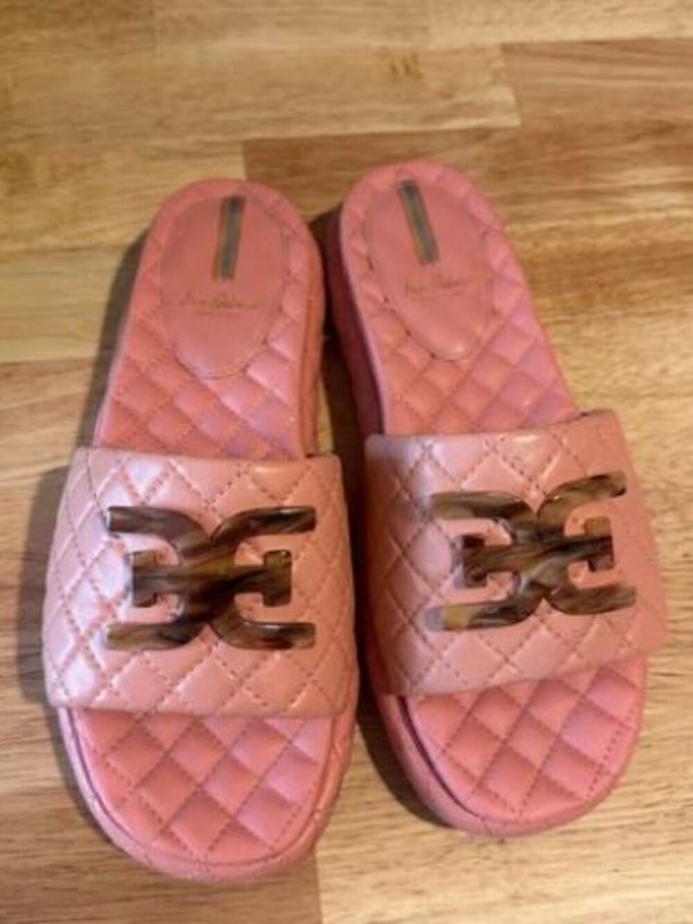 Sam Edelman Quilted Pink Slide with Tortoiseshell Logo Accent - Picture 3 of 8